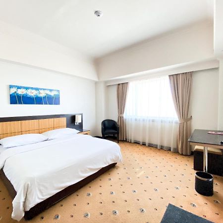 Hotel Orchardz Jayakarta Esterno foto