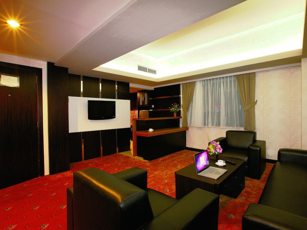 Hotel Orchardz Jayakarta Esterno foto