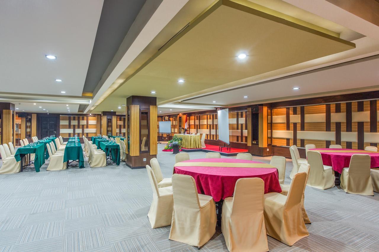 Hotel Orchardz Jayakarta Esterno foto