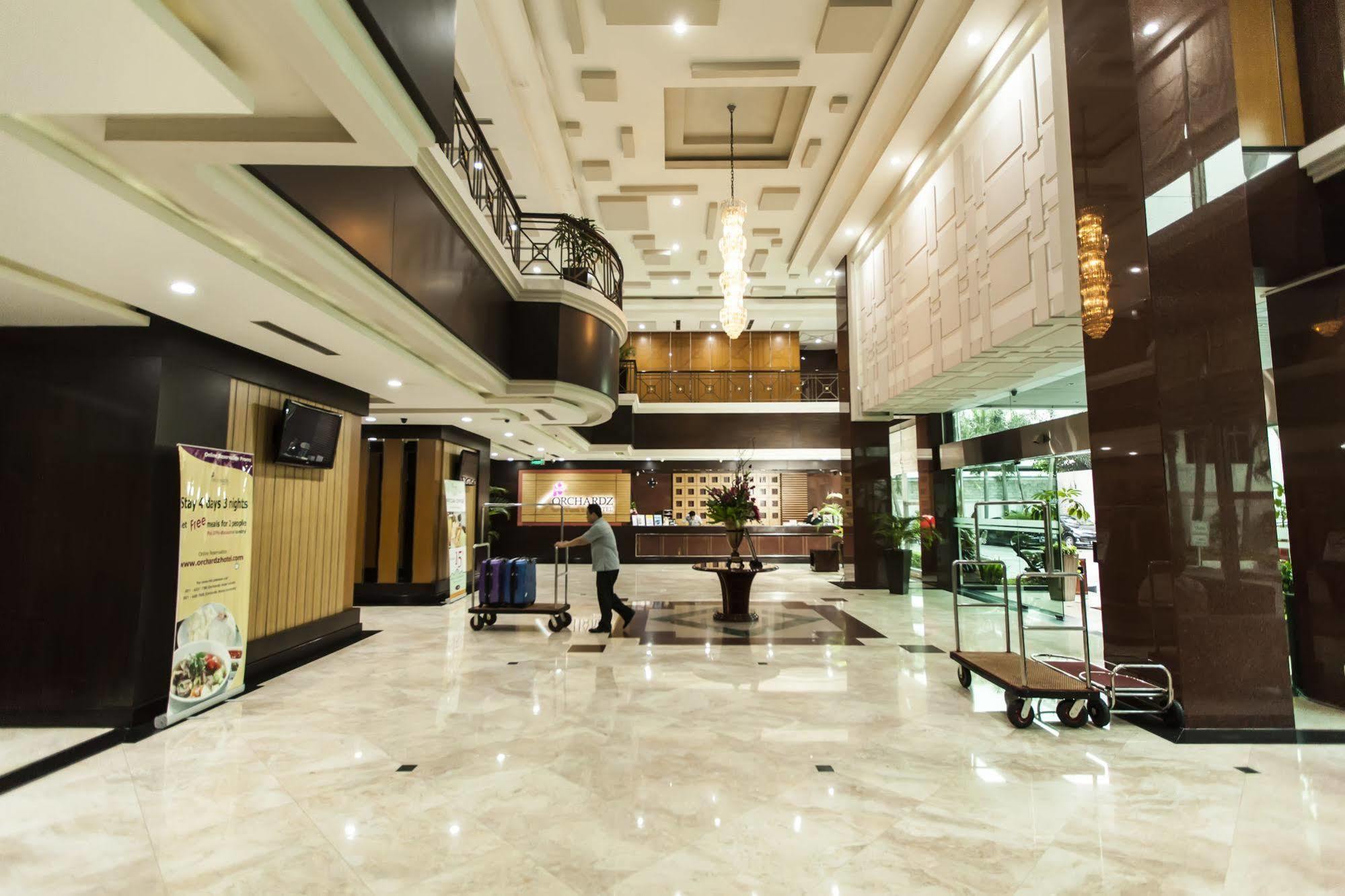 Hotel Orchardz Jayakarta Esterno foto