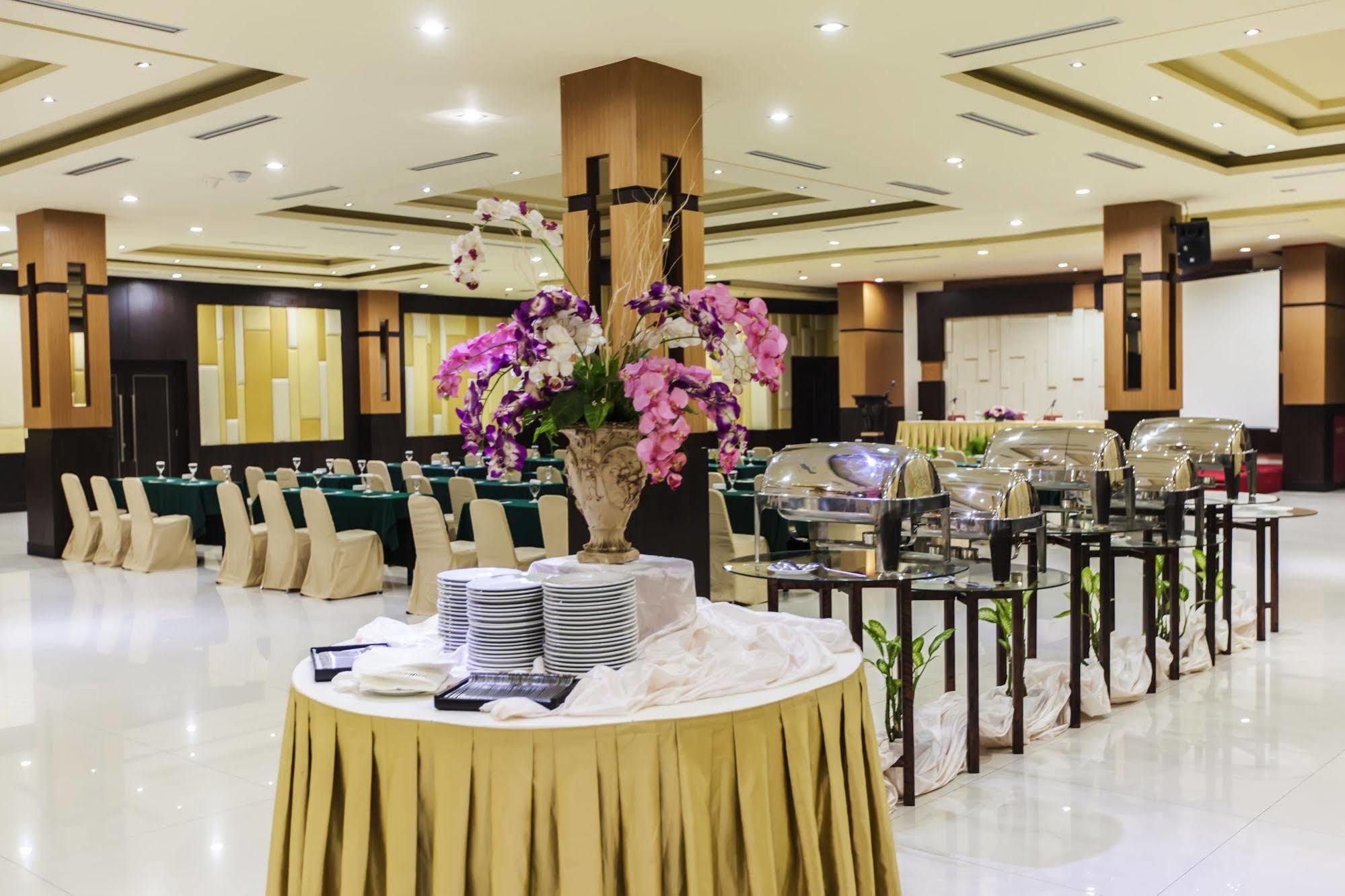 Hotel Orchardz Jayakarta Esterno foto