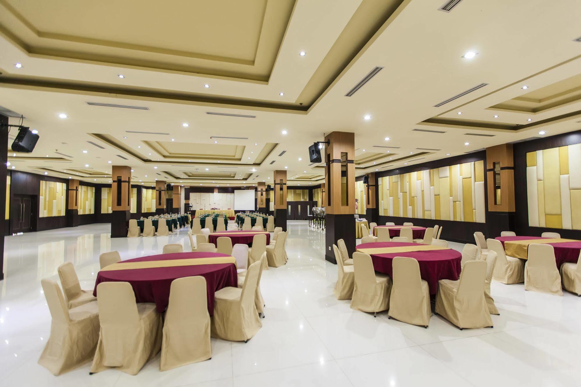 Hotel Orchardz Jayakarta Esterno foto